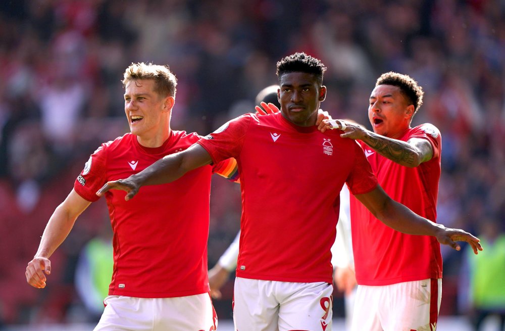  萨拉赫里程碑夜哑火，利物浦爆冷负升班马  